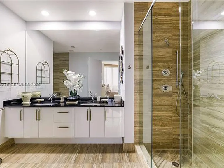 16001 Collins Ave #CU-3505 — Photo 9