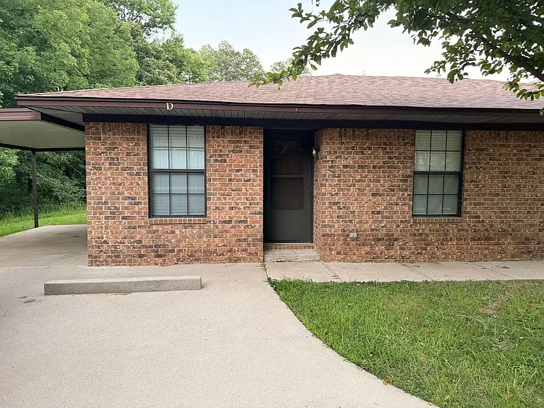 207 Turner Ave — Photo 2
