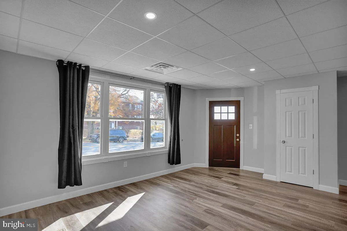 933 N Hanover St — Photo 1