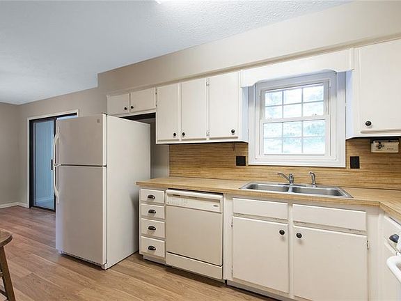 4th image of 3041 Courtney Dr SW