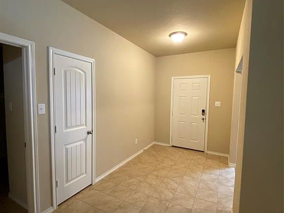 2nd image of 1401 Briarwood Dr