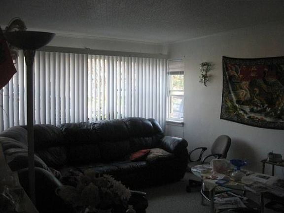 4th image of 2806 Hawthorne St