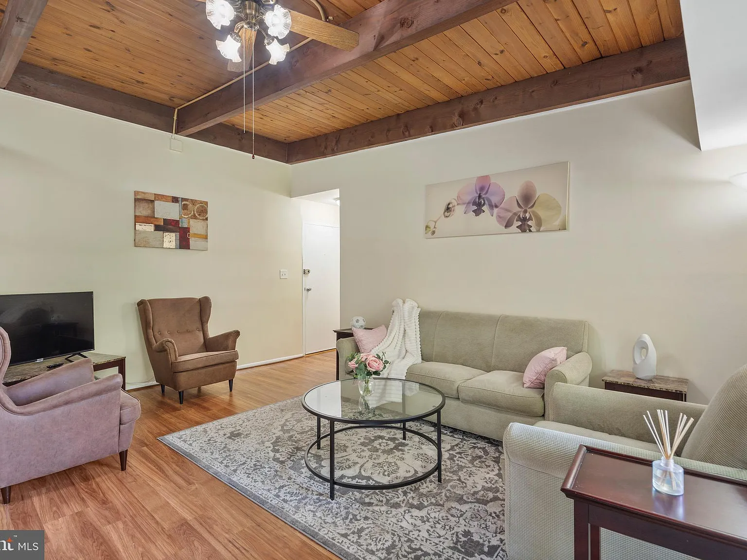 Fairfax Heritage Condo — Photo 3