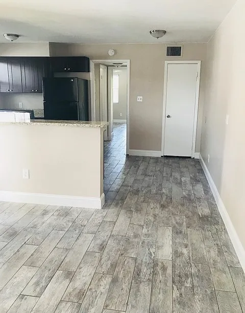 Renovated Davis Island Apartment — Photo 2