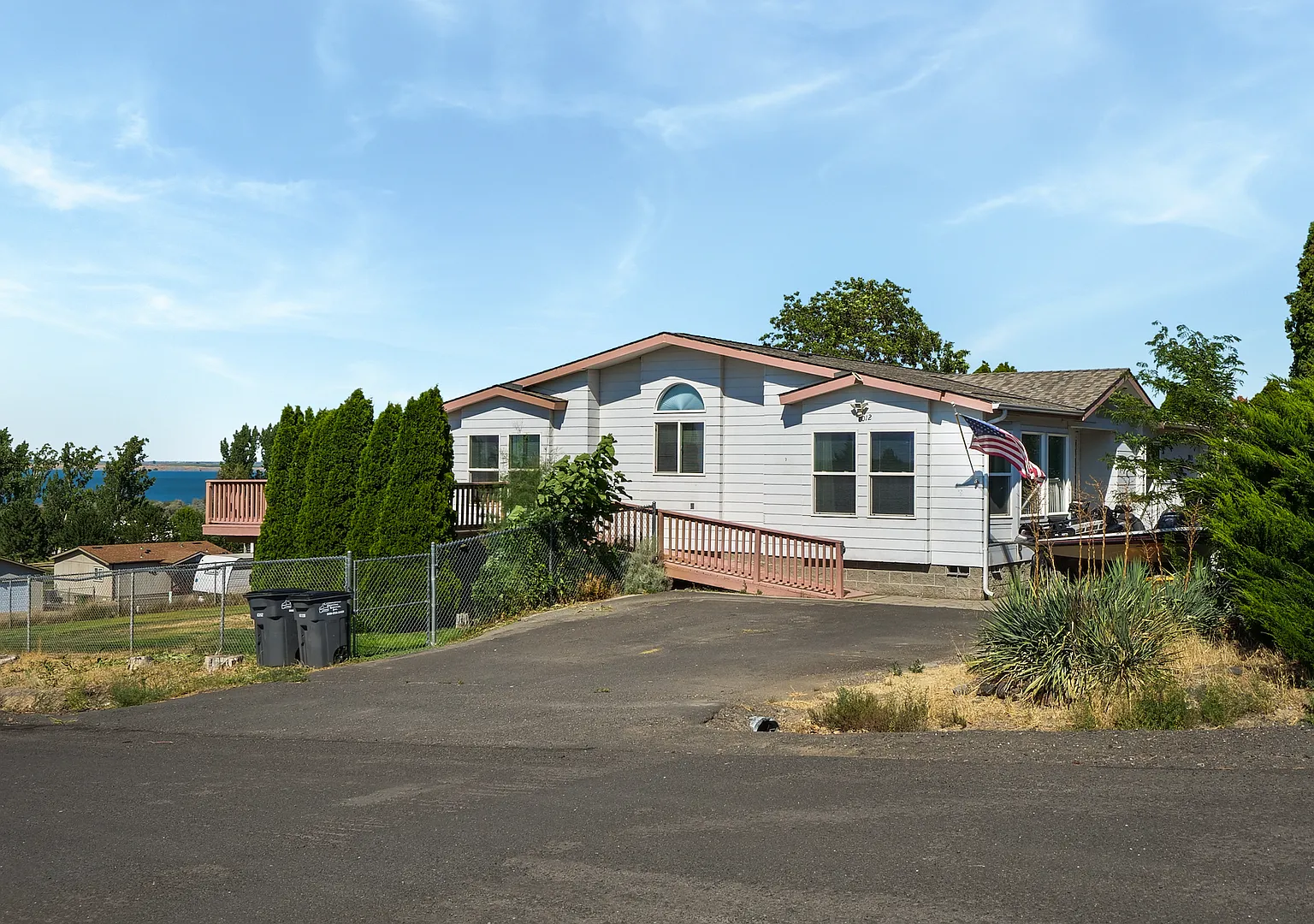 Large home with views of Potholes Resevoir. (Marine View Heights) — Photo 3