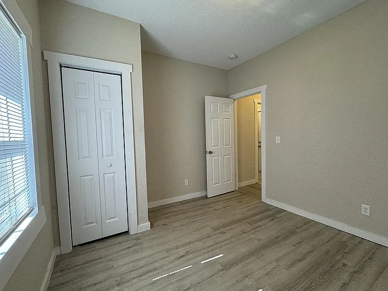 1132 W Division St #A — Photo 12