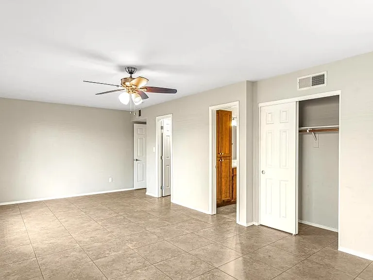1702 E Gaylon Dr — Photo 8