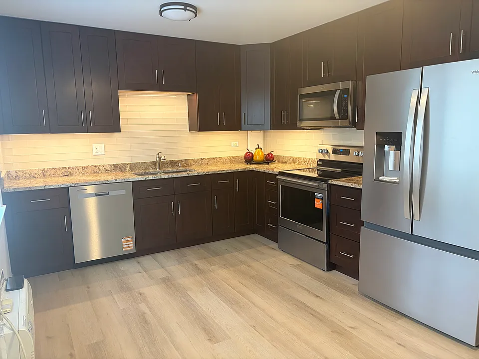 300 W Lincoln Ct #3