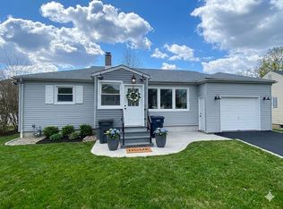 271 Valley Rd, Clark, NJ 07066