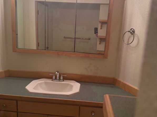 1080 Cedar Ct