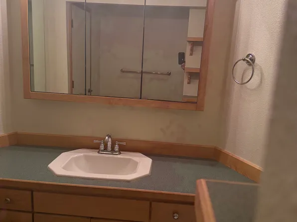 1080 Cedar Ct, Creswell, OR 97426