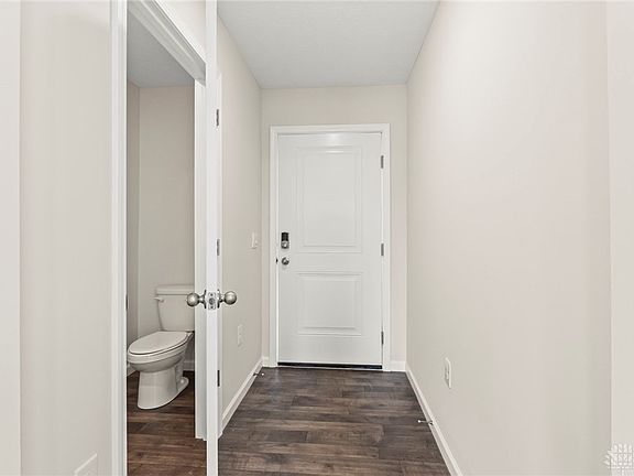 3rd image of 23 E Kentucky Ave