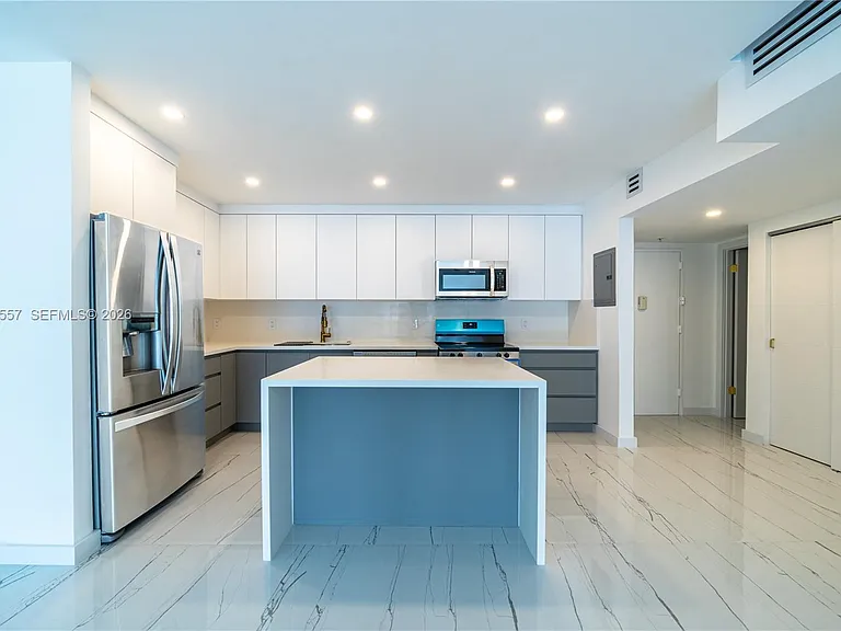 19380 Collins Ave #1105 — Photo 4
