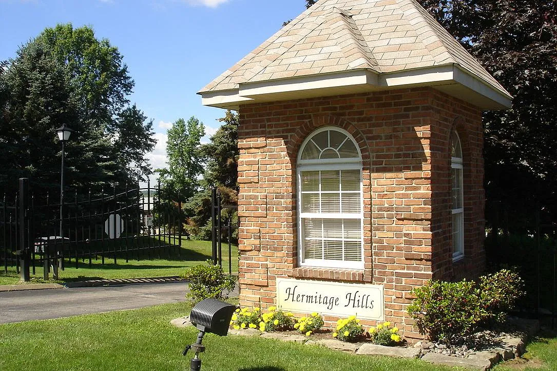 Hermitage Hills Apartments — Photo 1