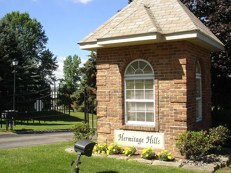 Hermitage Hills Apartments — Photo 1