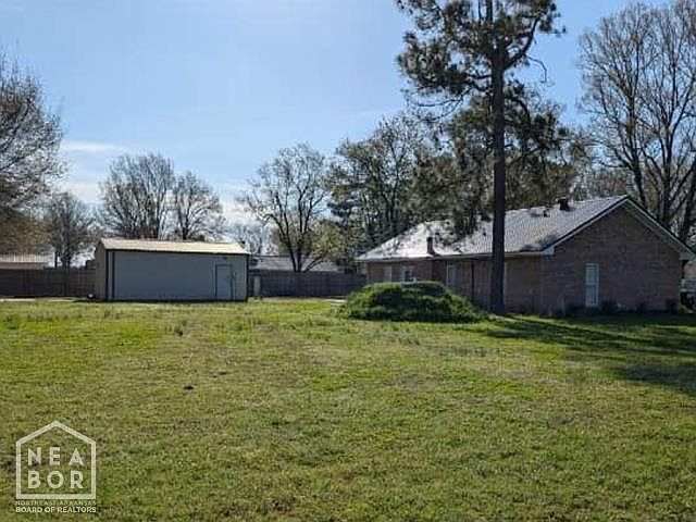2nd image of 1410 Lester Ln