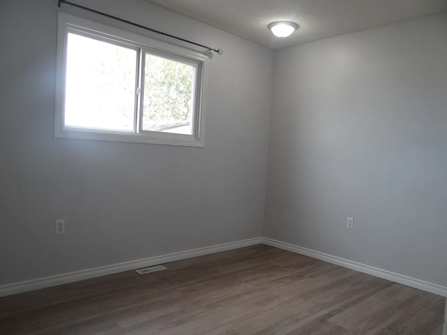 4 bed, 2.5 bath, 1062 sqft, $2,100 — Photo 4