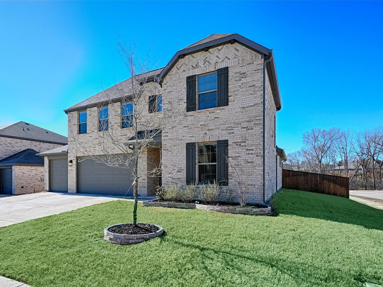 4 bed, 2.5 bath, 2768 sqft, $2,800 — Photo 3