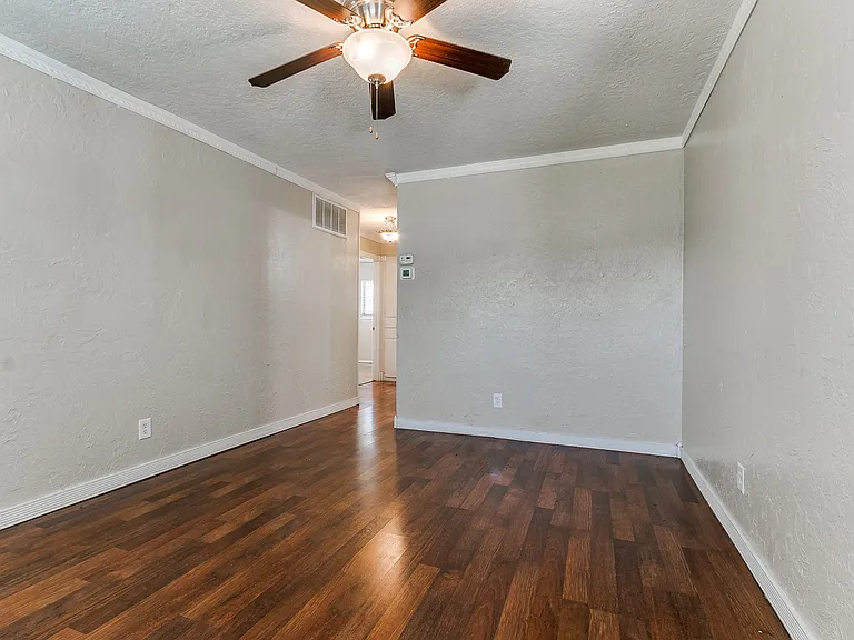 1612 Dakota St — Photo 15