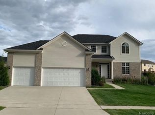 1300 Park Ridge Pointe, Grand Blanc, MI 48439