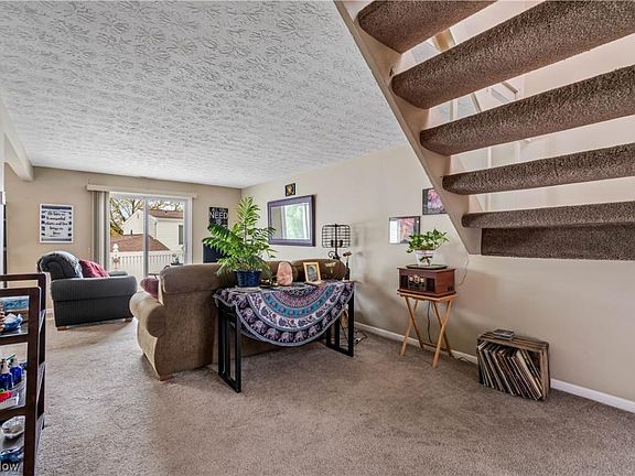 3rd image of 193 Deepwood Dr