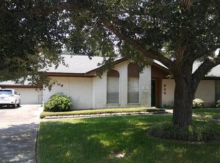 906 Country Club Dr, Richmond, TX 77469