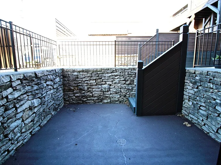 Plaza 44 Apartments — Photo 31