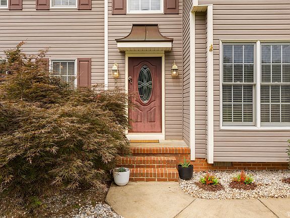 3rd image of 500 Hill Ln