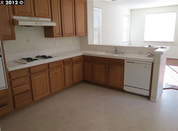 3rd image of 530 Rosewood Ln