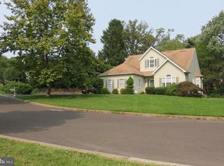 1361 Buttonwood Dr, Southampton, PA