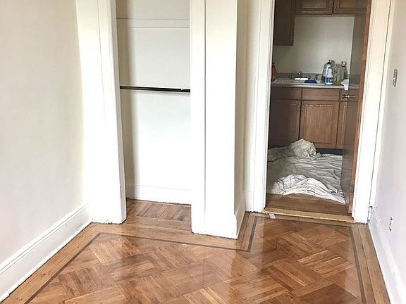 2nd image of 3410 36th Ave APT 2R