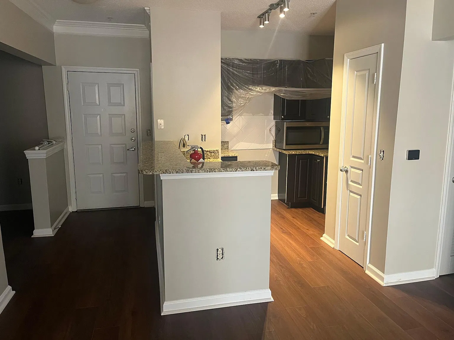2 bed, 1079 sqft, $2,390 — Photo 4