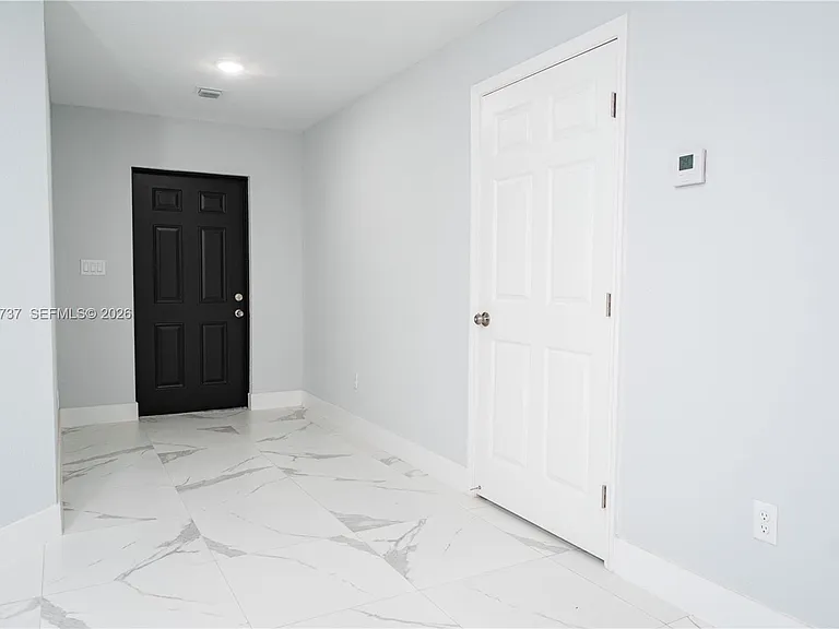 2522 NW 9th Pl — Photo 4