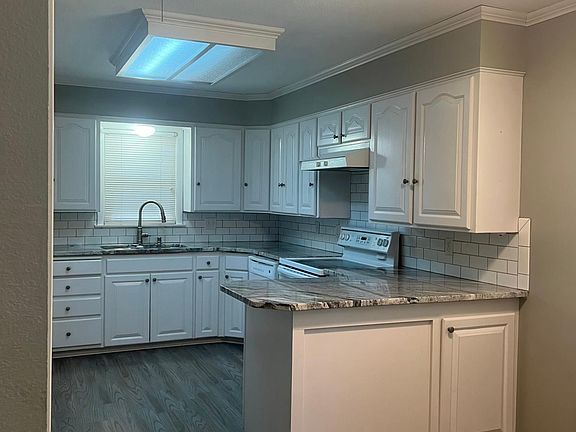 2nd image of 3705 Fleetwood Dr