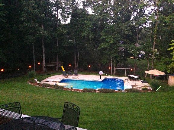 2nd image of 865 Leslie Ln