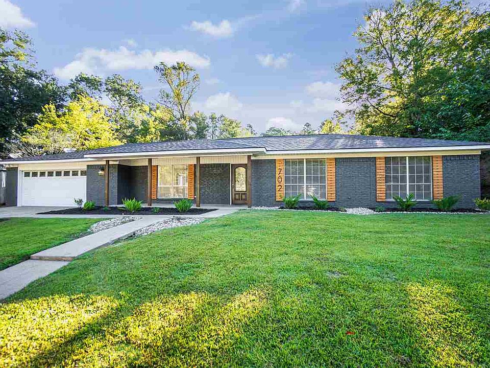 1st image of 702 Honeysuckle Dr