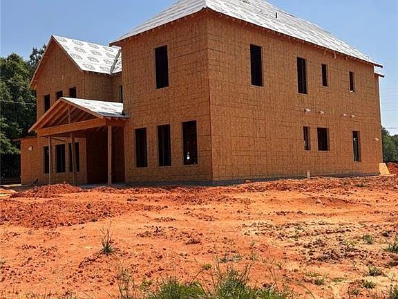 3rd image of 3285 Hall Rd