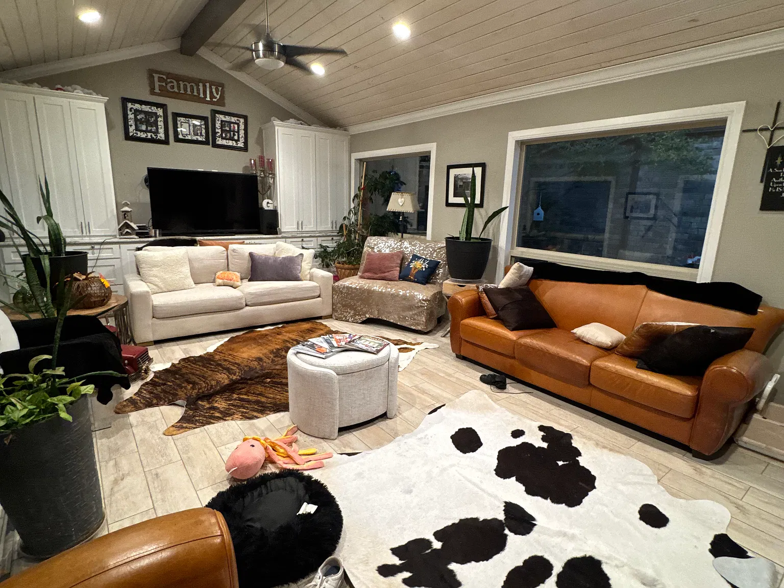 4 bed, 2564 sqft, $3,500 — Photo 2