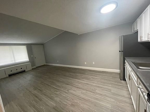 5th image of 2458 Oak Gardens Ln