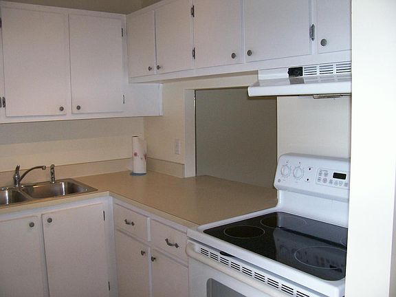 4th image of 124 Golden Lakes Blvd #124
