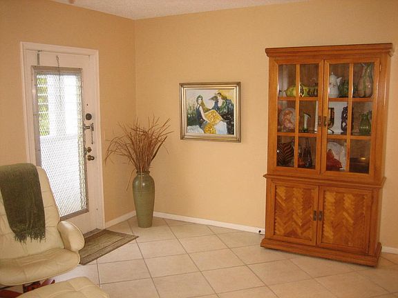 3rd image of 4087 Harwood Dr #F