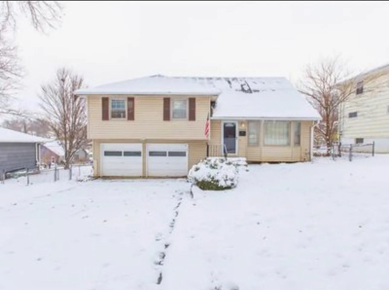 3 bed, 1359 sqft, $1,950 — Photo 1