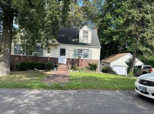 49 Lieper St, Huntington Station, NY 11746