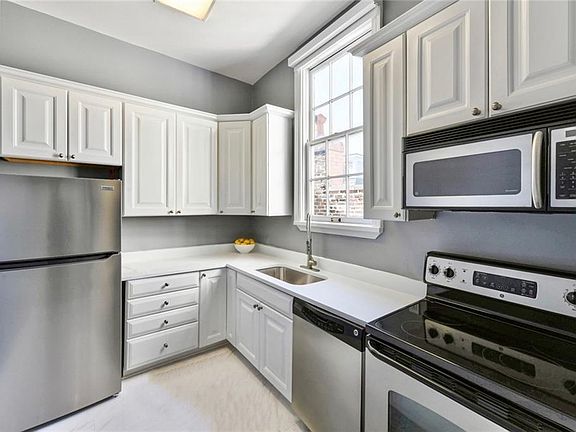 4th image of 431 Royal St APT 6