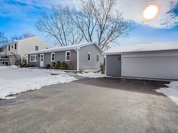 3rd image of 22045 W Calvin Dr