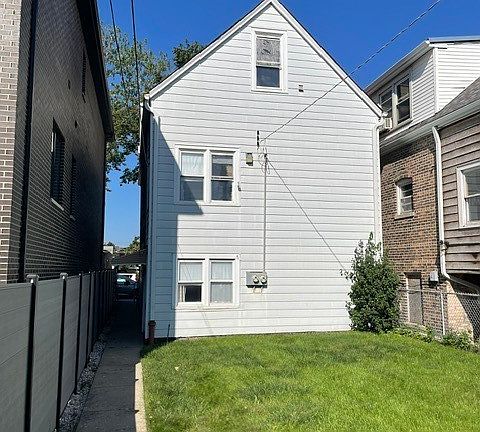 5th image of 3249 S Racine Ave