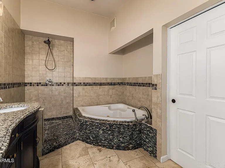 413 E Ellis Dr — Photo 7