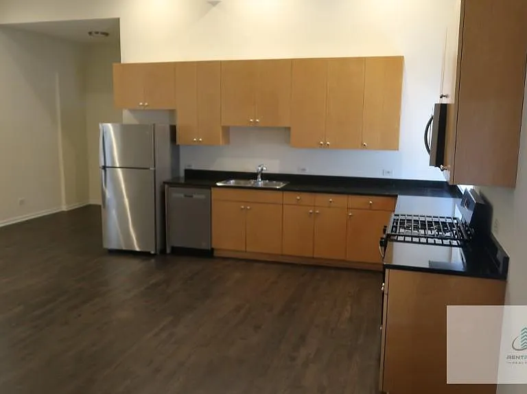 1260 N Greenview Ave #1R — Photo 4