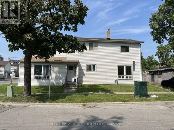 86 Brock St E #3, Oshawa, ON L1G 1S1