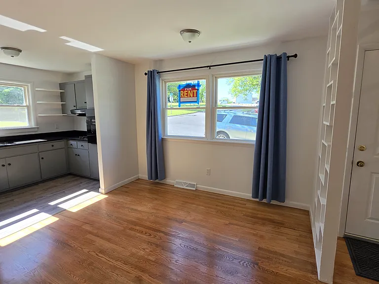 72 Ray St — Photo 5